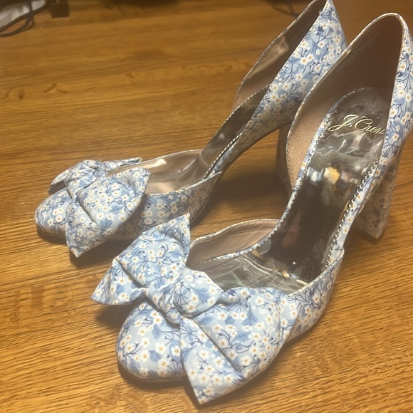 Block heels with an adorable bow 💕 Blue with daisy flowers worn once - Picture 5 of 5